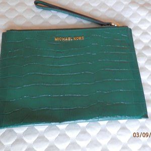 Michael Kors Jet Set, Large zippered Wristlet/Clutch, Color is Green